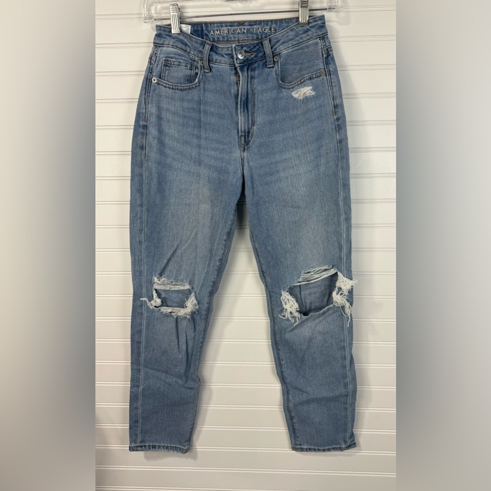American Eagle women’s mom denim jeans. Size 0 Short